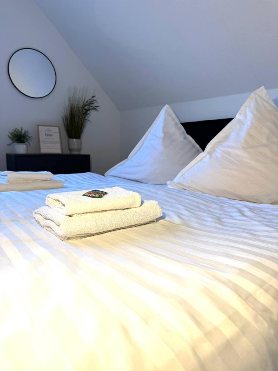 Ama Home Apartment In Hiddenhausen - Wlan, Smart-Tv - Nahe A30 & A2 - Nur 10 Min Von Herford Extérieur photo